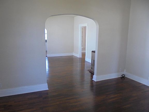 3rd image of 528 N Evergreen Ave