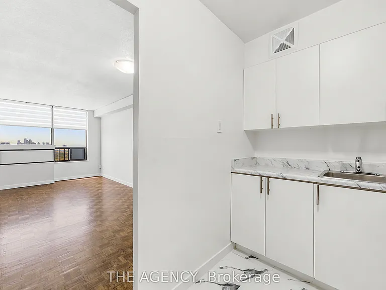 2350 Dundas St W #2511A — Photo 11