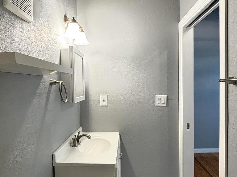 1509 E Yandell Dr #A — Photo 16