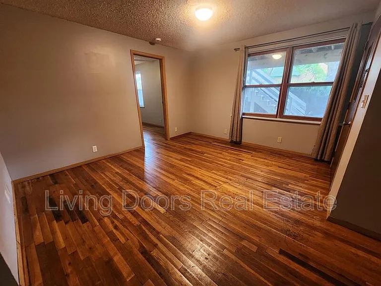 1301 Hill St — Photo 4