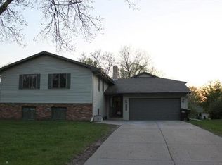 2927 Bartelmy Ln, Saint Paul, MN 55109