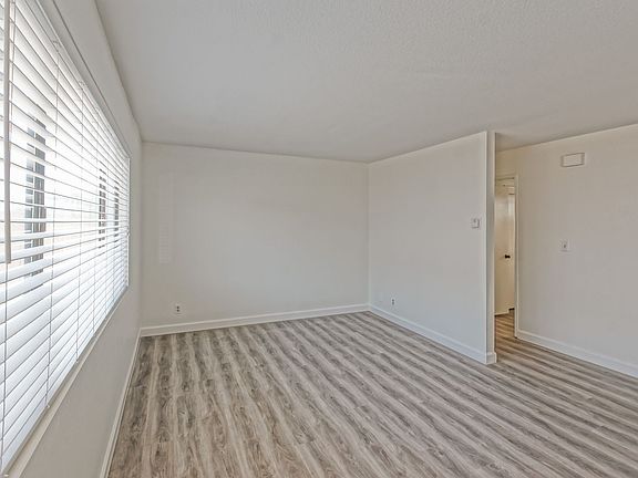 4th image of 4450 W 135th St #B