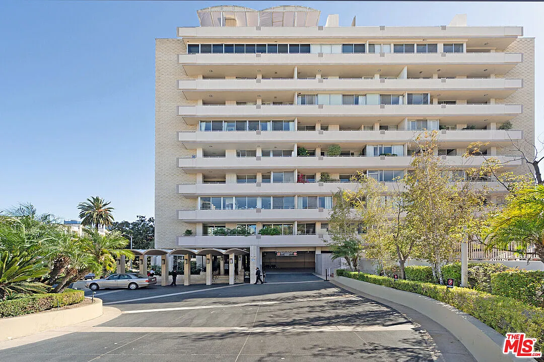 1333 S Beverly Glen Blvd — Photo 3