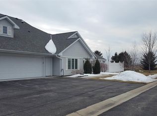 2134 Rolling Green Ln, North Mankato, MN 56003