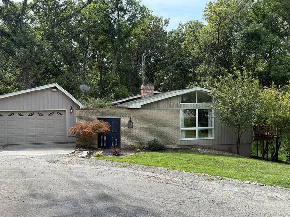 45 Greenridge Dr, Carlinville, IL 62626