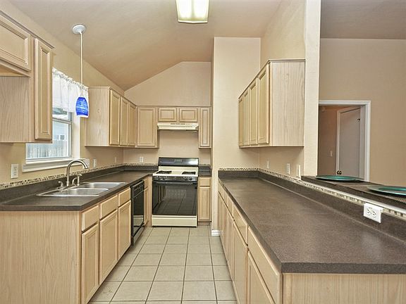 5th image of 1554 Parkfield Cir