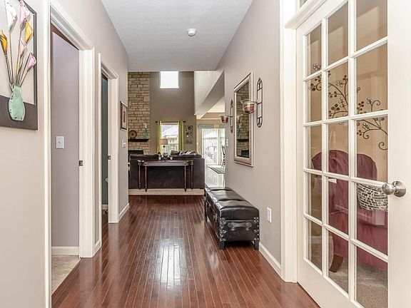 2nd image of 805 Maple Vista Dr