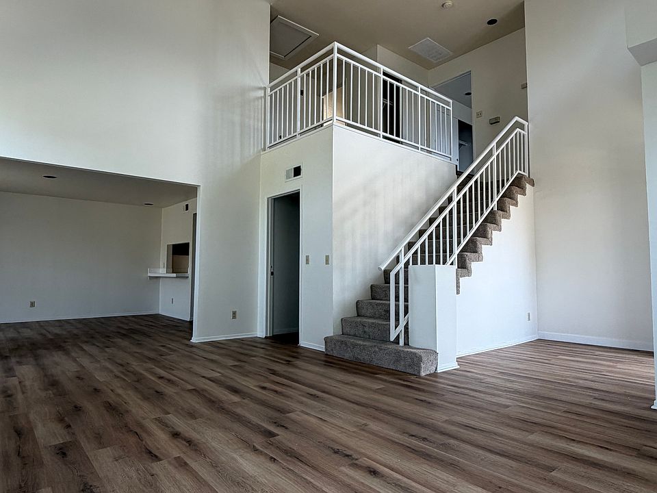1st image of 943 Everett St APT F