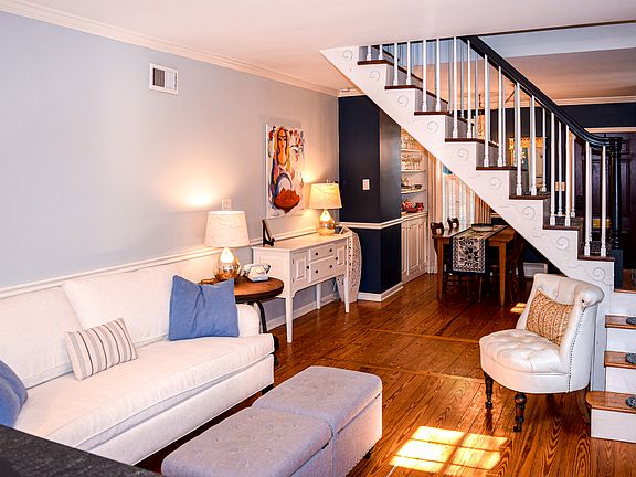 4th image of 414 Queen St