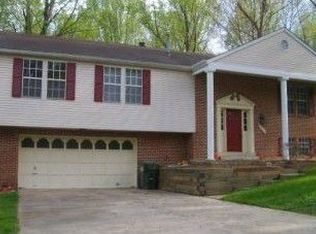 9821 Five Oaks Rd, Fairfax, VA 22031