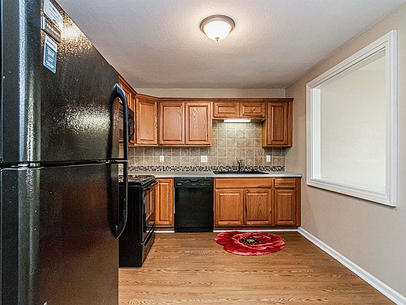 5th image of 1024 W 10th St