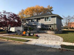 68 Saratoga Dr, Jericho, NY 11753