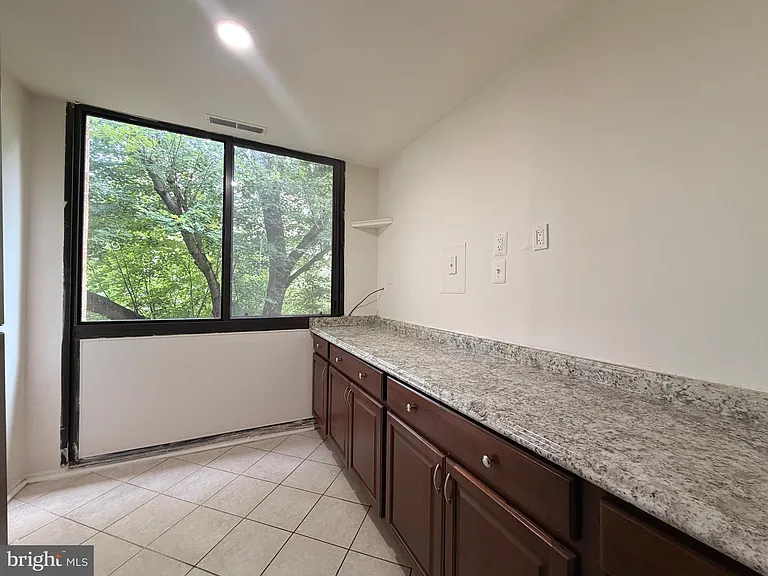 487 N Armistead St #203 — Photo 8