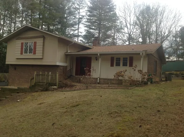 30 Ferenvilla Dr, Hendersonville, NC 28791