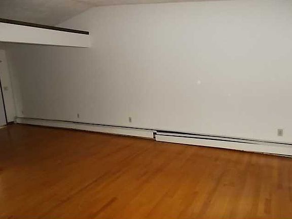 3rd image of 126 Winsor Ave