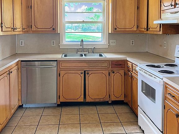 2nd image of 1065 Franklin Tpke