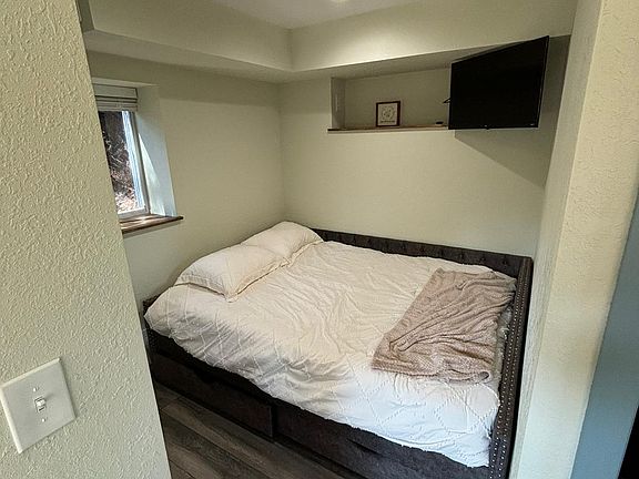 5th image of 6455 Spruce Ave #B