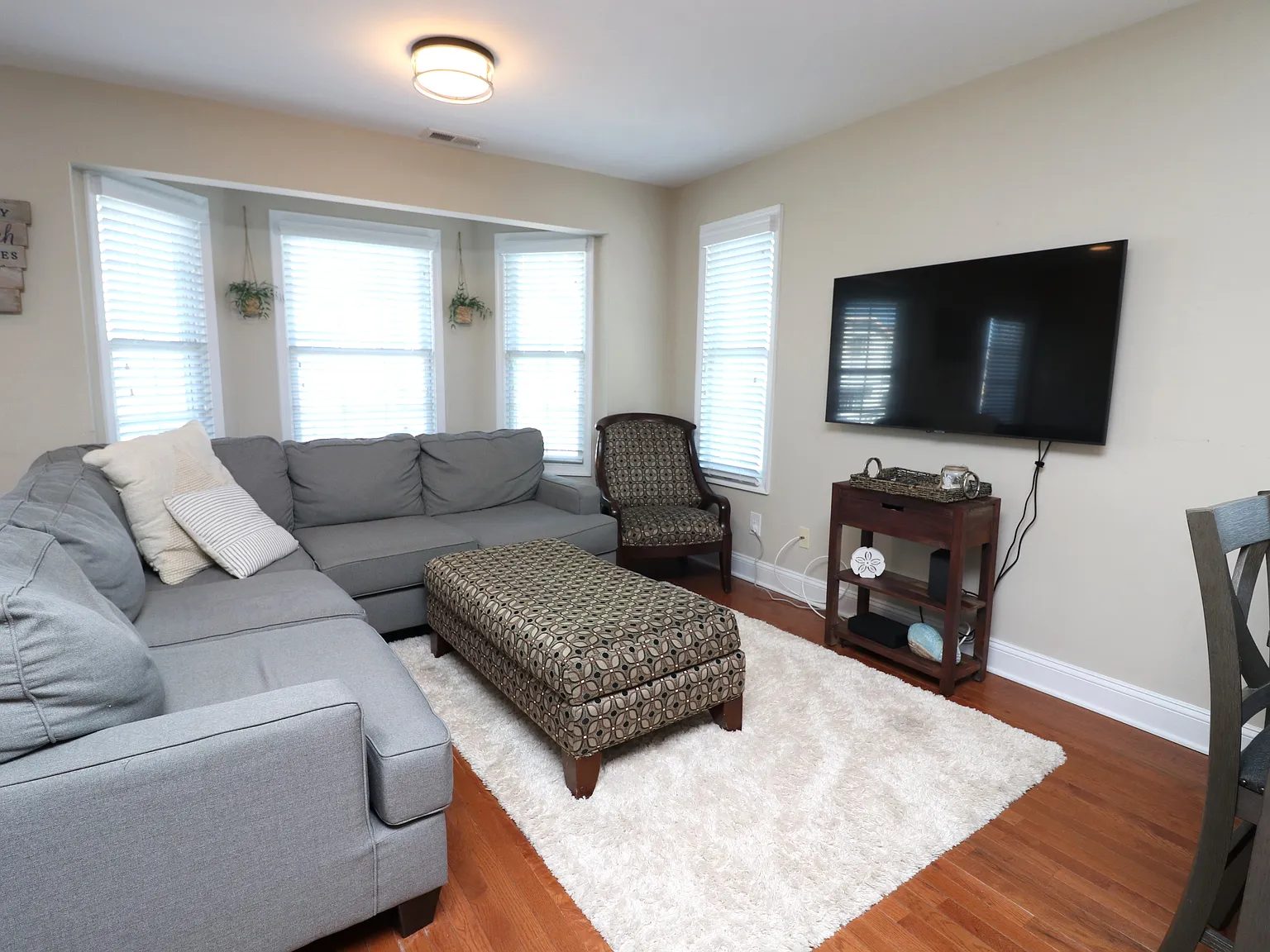 3 bed, 1176 sqft, $5,500 — Photo 3