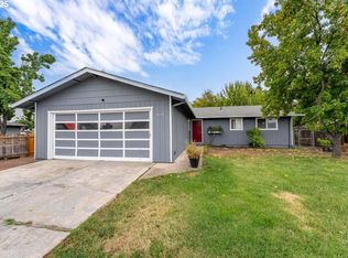 2098 Delta Waters Rd, Medford, OR 97504