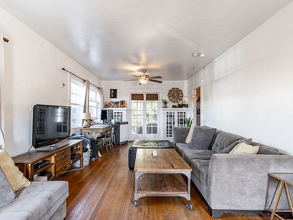 3rd image of 3120 Lincoln Ave