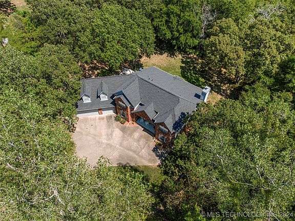 3rd image of 1013 S Moccasin Pl