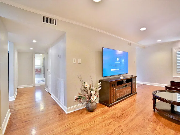 2625 Peckham St — Photo 6