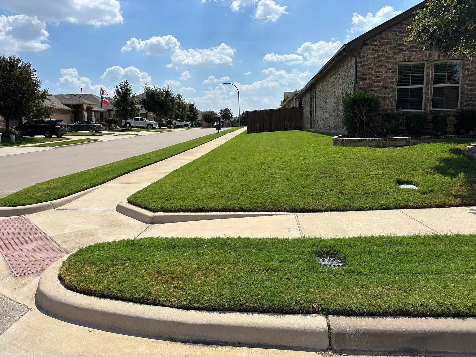 4 bed, 2051 sqft, $2,550 — Photo 2