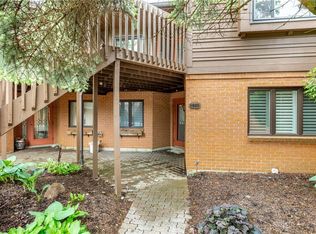 7007 Bluffs Dr, Dayton, OH 45459