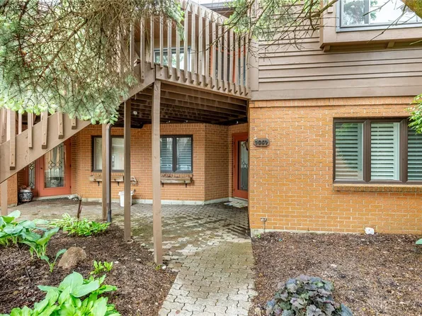 7007 Bluffs Dr, Dayton, OH 45459