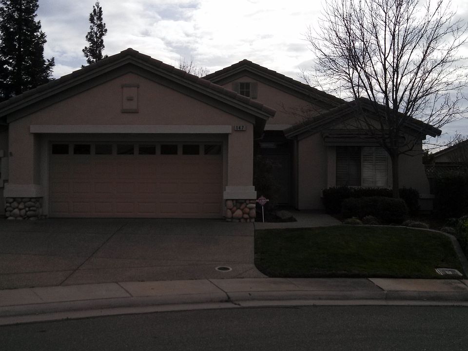 1st image of 147 Lakefield Ct