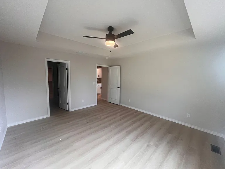 648 W Brook Hollow Rd — Photo 10
