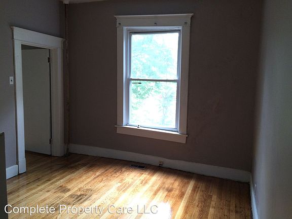 5th image of 619 W Howard St APT 4