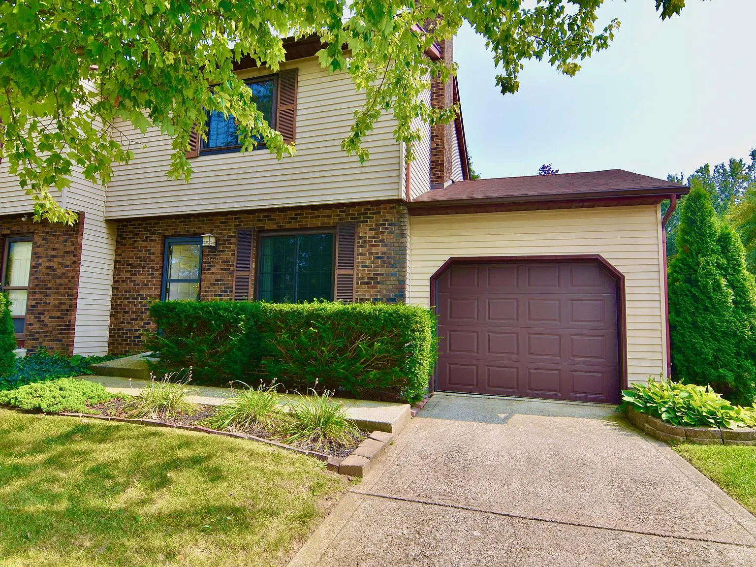 2 bed, 1140 sqft, $1,950 — Photo 1
