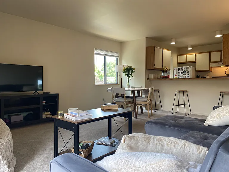 1000 Linden Ave #1 — Photo 5