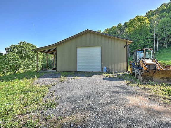 4th image of 699 Heaton Creek Rd