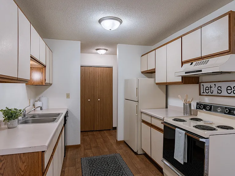 Fargo, ND Place One Apartments | Kitchen