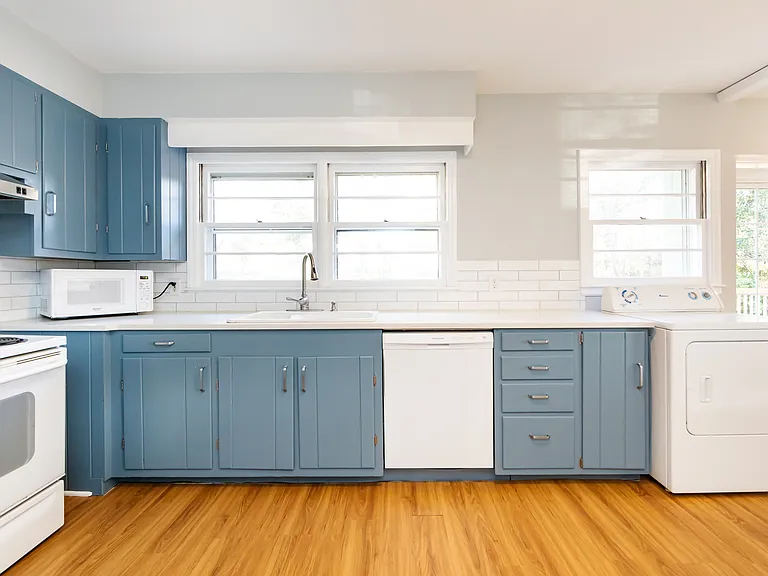 HUGE KITCHEN, NEWLY PAINTED