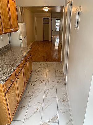 4th image of 418 E 14th St APT 4