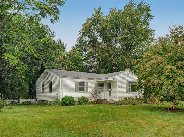 69 Lynch Dr, Holyoke, MA 01040