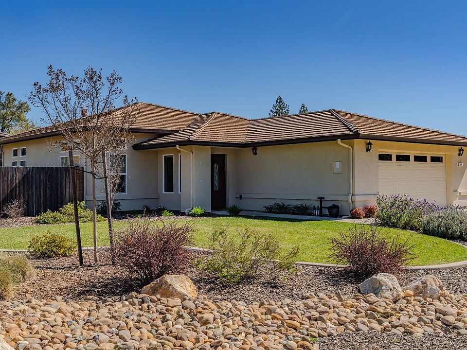 1st image of 143 Emerald Ln