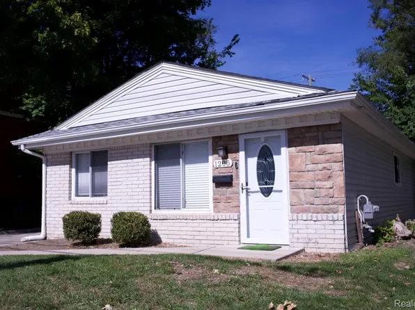 1205 E 14 Mile Rd, Birmingham, MI 48009