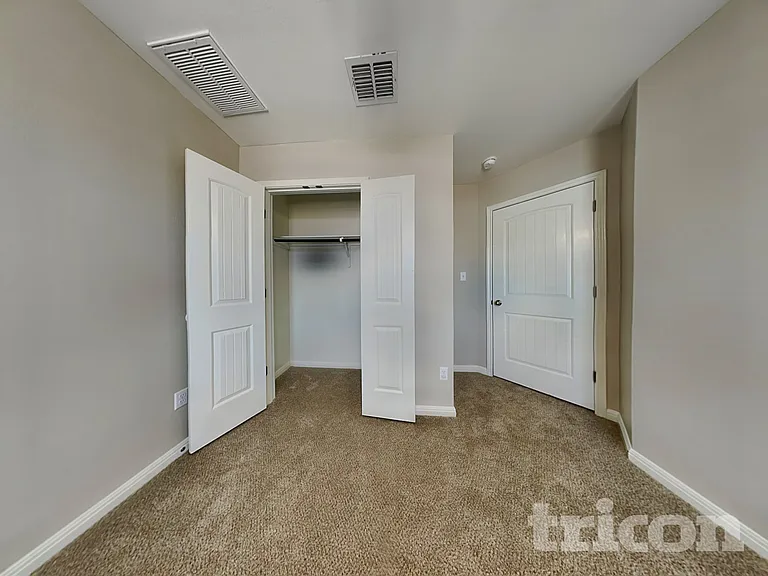 1052 Esplanade Pkwy — Photo 10