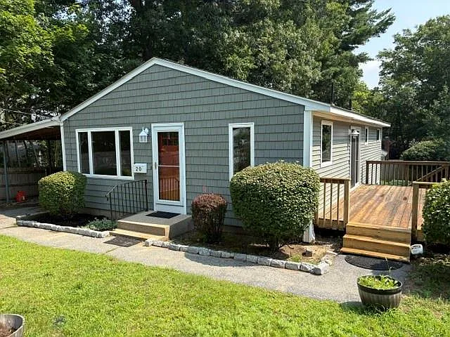 3 bed, 1.0 bath, 1040 sqft, $2,800 — Photo 2