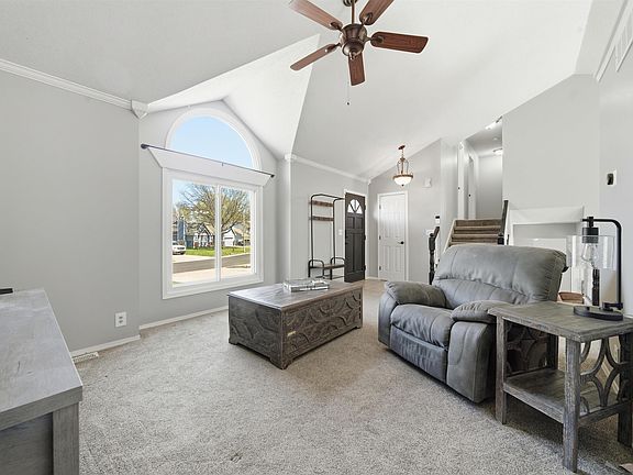 4th image of 123 E Sandhill Rd