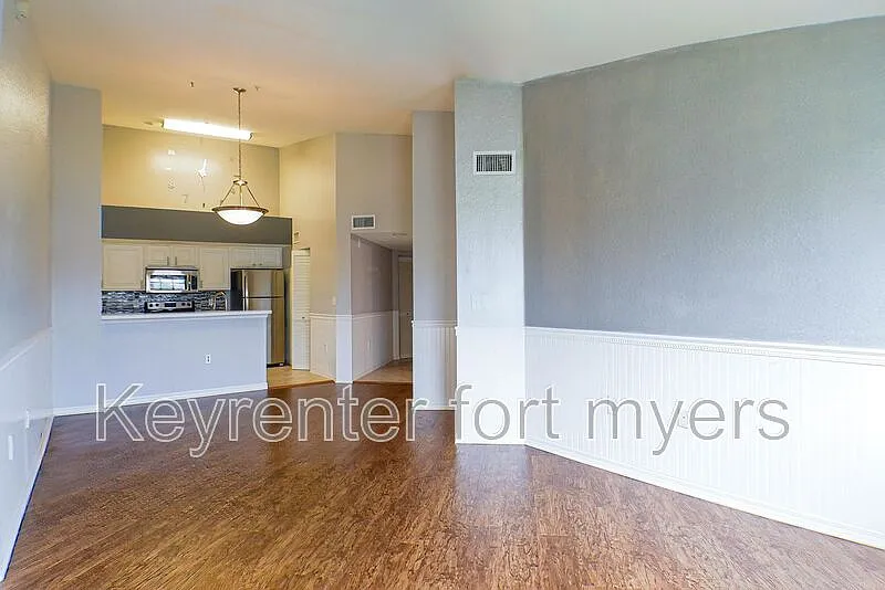 2 bed, 2.0 bath, 1003 sqft, $1,350 — Photo 3