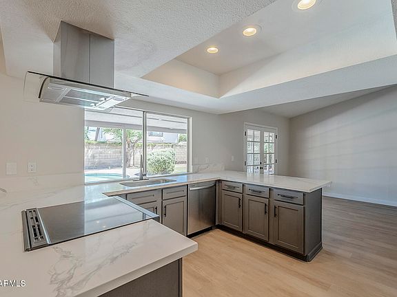 5th image of 6214 W SUNNYSIDE Drive