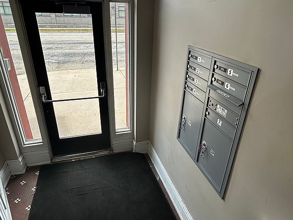4th image of 730 N Main St #201
