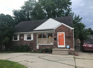 10419 W 11 Mile Rd, Huntington Woods, MI 48070