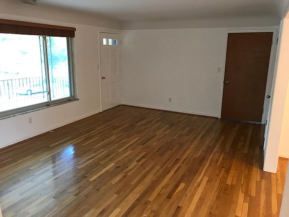 5th image of 3565 Edgeview Dr #2