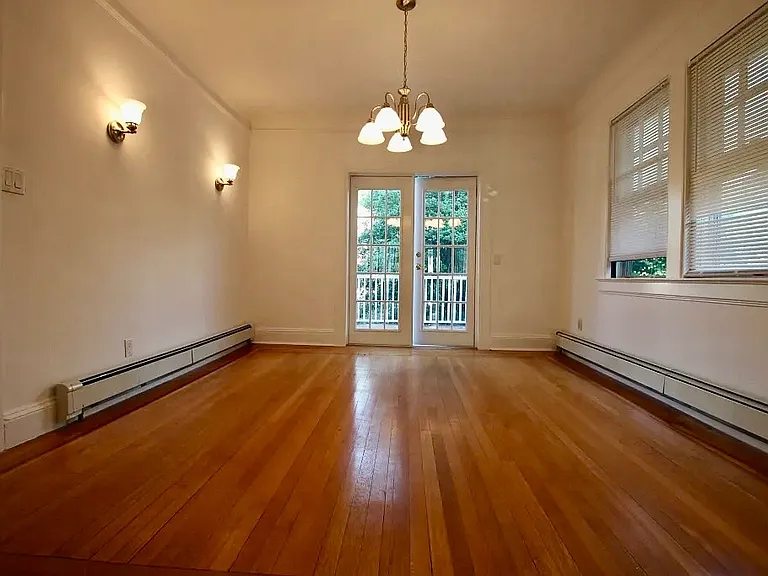1522 Dwight Pl — Photo 5